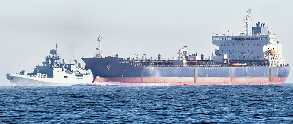 Игра мускулов на море: ВМФ РФ сопровождает танкеры вопреки угрозам