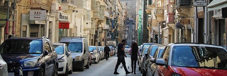 Почему Мальта платит молодым водителям за отказ от авто