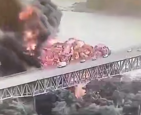 Все говорят о взрыве: танкер вспыхнул в Панамском канале