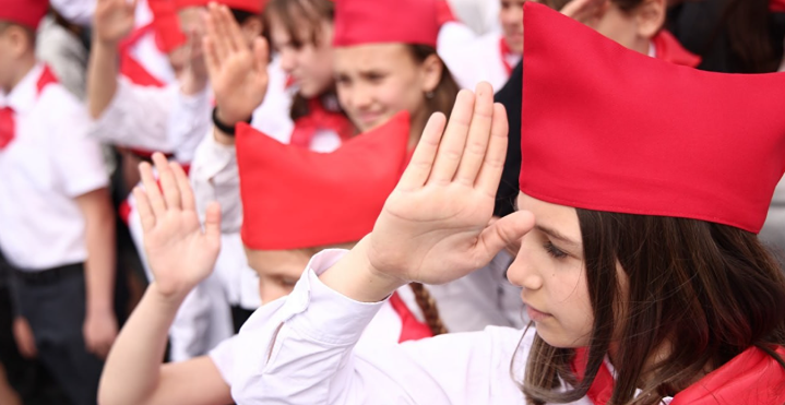 В Госдуме предложили вернуть советскую систему воспитания детей, включая октябрят