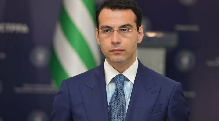 Бывший глава МИД Абхазии Инал Ардзинба вернулся на работу в администрацию президента