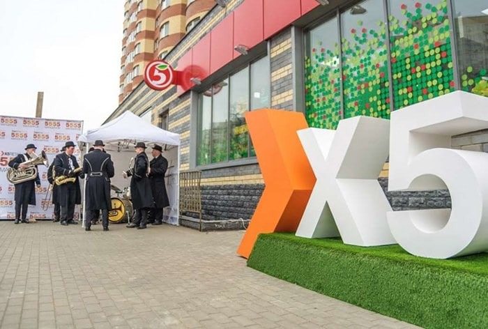 ИКС 5 против Ленты: кто выгоднее в 2026 году? Разбираем отчёт и мультипликаторы