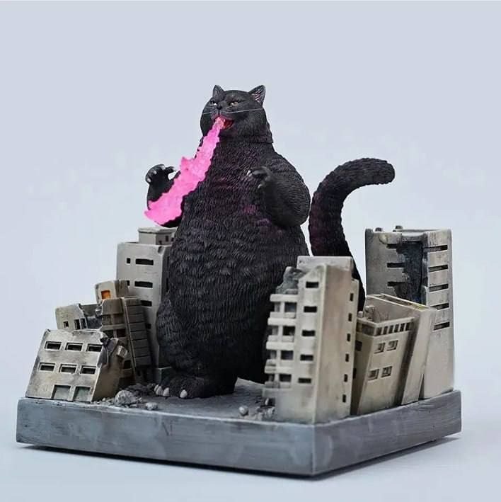 Гигантская котзилла появилась на маркетплейсах