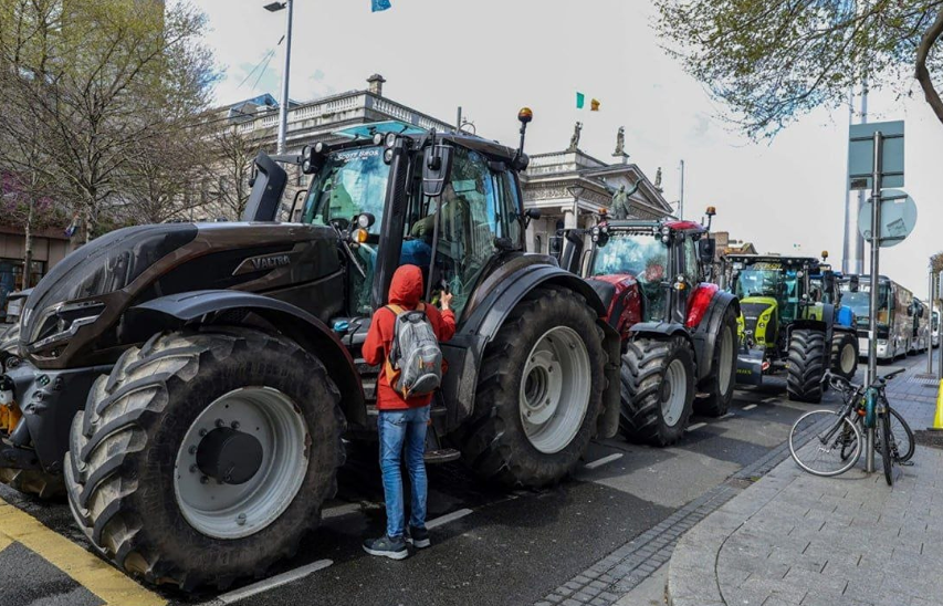 Правительство Ирландии направило армию для борьбы с протестами из‑за топлива