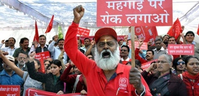 Протесты в Индии: водители авторикш бастуют из‑за дефицита СУГ