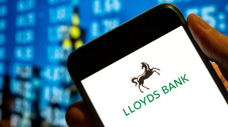 Британский банк Lloyds использует ИИ для принятия решений в совете директоров