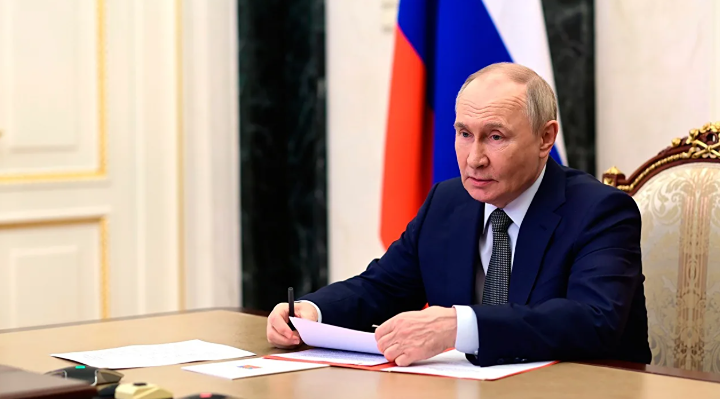 Владимир Путин поручил сформировать национальный план внедрения ИИ