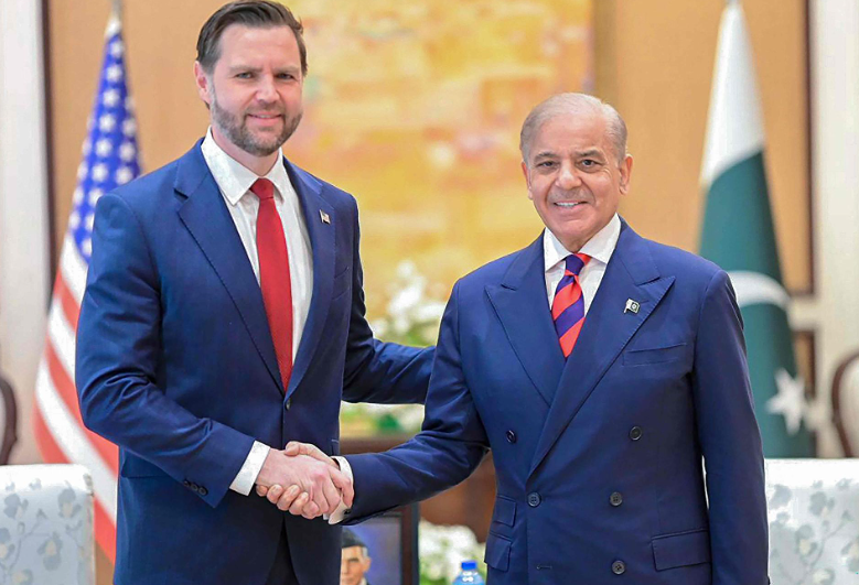 Почему именно сейчас США, Иран и Пакистан сели за стол переговоров