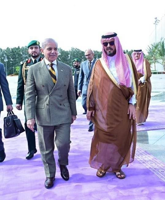 Премьер-министр Пакистана Шехбаз Шариф прибыл в Саудовскую Аравию