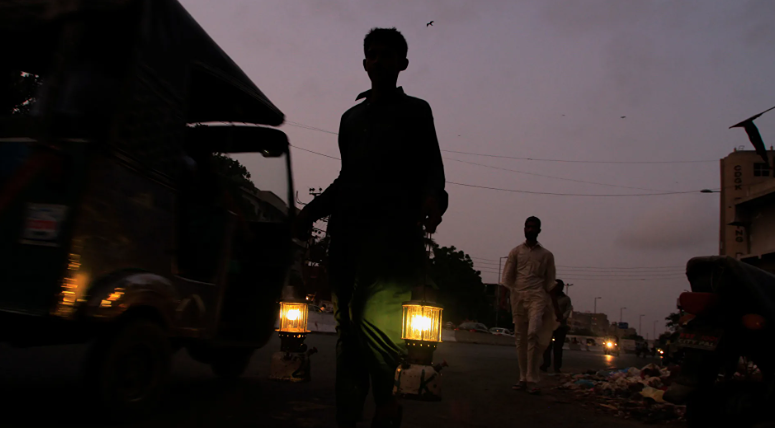 2 часа 15 минут без света: как Пакистан переживает энергетический кризис