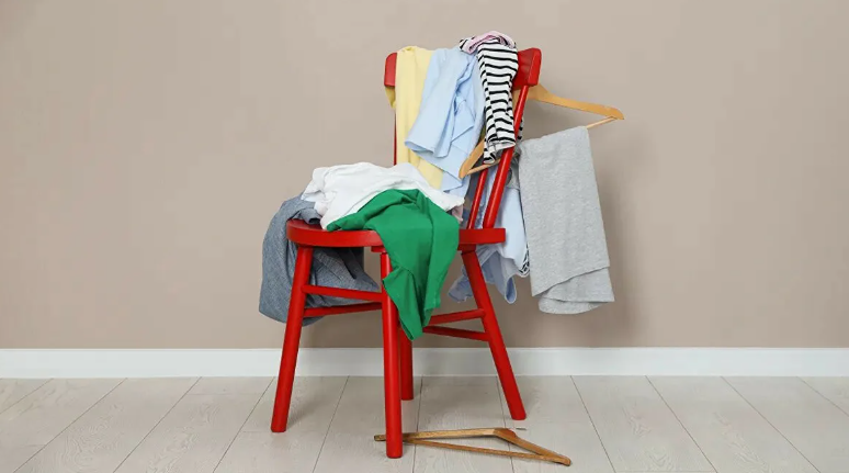 Тайная жизнь стула: 59 % россиян превратили его в вешалку