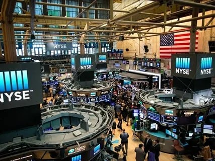 Почему рынок США застрял в боковике? Разбираем геополитику, ФРС и инфляцию