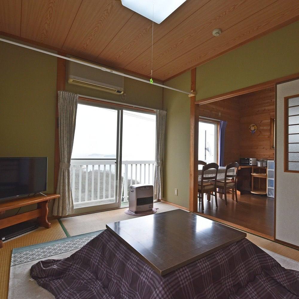 В Японии продают двухэтажный дом на горе с видом на океан всего за 3 млн рублей