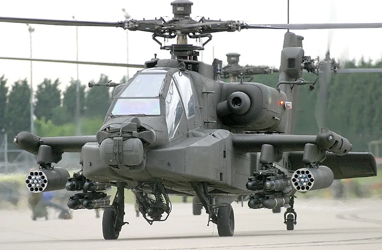 Американские ударные вертолеты AH-64 Apache начали патрулирование района Ормузского пролива