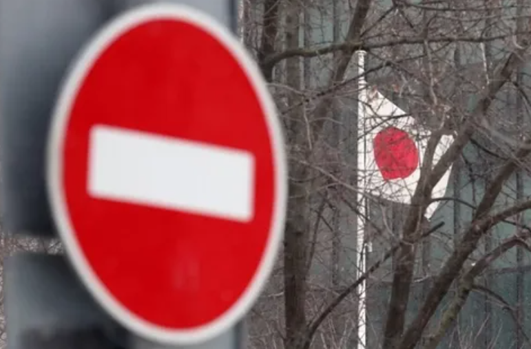 Японские промышленные компании, столкнувшись с перебоями поставок нафты