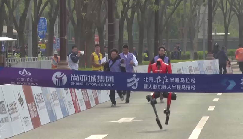 Автономный робот-гуманоид побил мировой рекорд человека в полумарафоне