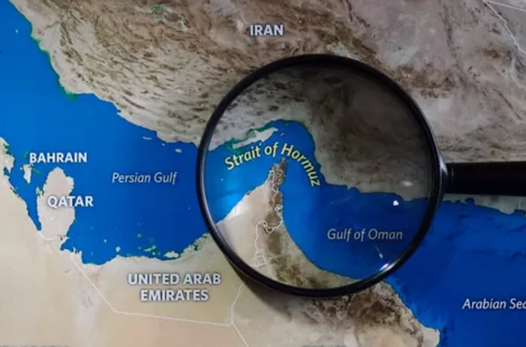 КСИР объявил о блокировке Ормузского пролива