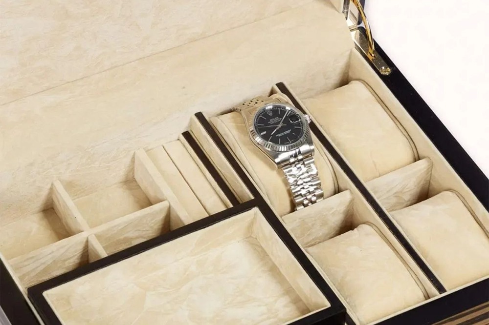 Аукцион Julien’s: реквизит из «Секса в большом городе» до 30 апреля