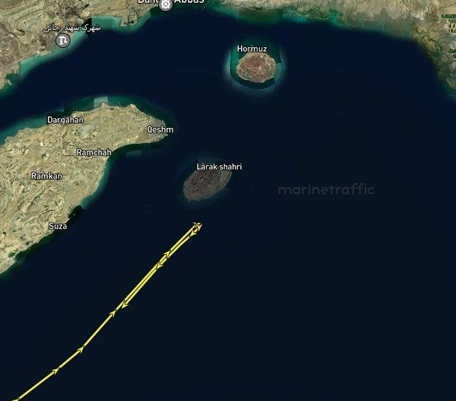 Два нефтяных танкера были вынуждены повернуть обратно в Ормузском проливе