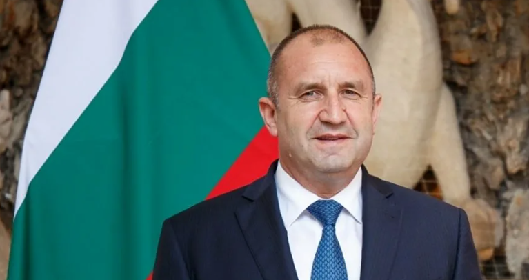 На парламентских выборах в Болгарии, вероятно, победит бывший президент Румен Радев