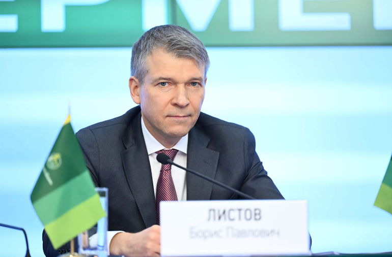 Россельхозбанк в 2025 году увеличил выдачу инвесткредитов до 960 млрд рублей