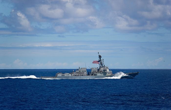 ВМС США взяли под контроль иранское судно в Оманском заливе. Об этом сообщил президент Трамп