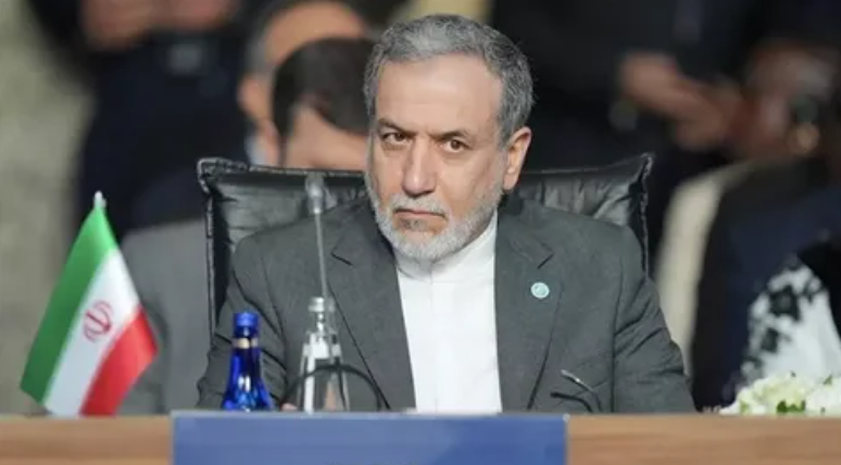 Раскол в Иране: КСИР отверг заявление МИД об открытии Ормузского пролива