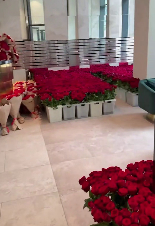 Миллион роз в подъезде в Раменках: правда или ложь?