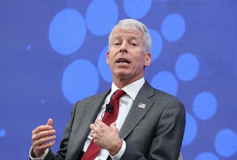 Крис Райт, министр энергетики США, признал, что высокие цены на топливо в стране, возникшие в результате войны против Ирана, не снизятся в течение ближайшего года