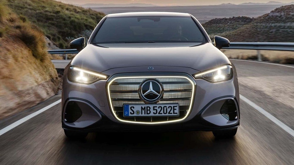 Mercedes показал свой первый электрокар в C-классе