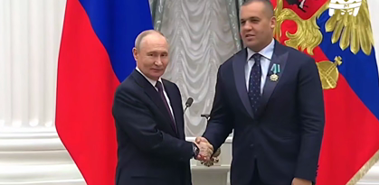 Владимир Путин наградил Умара Кремлёва