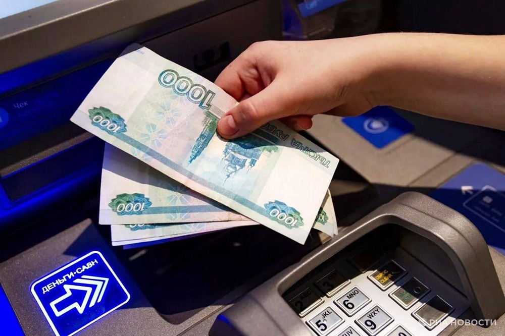 Объем выдач потребкредитов в России в марте стал рекордным с сентября 2024 года