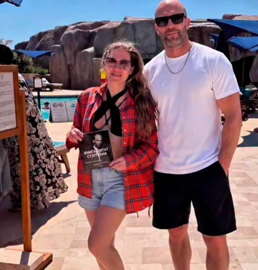 Джейсона Стетхема атаковали россиянки на отдыхе в Турции