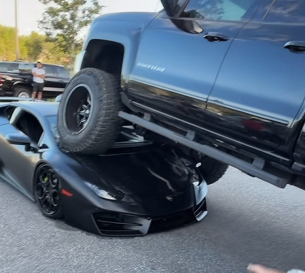 Женщина за рулём джипа не заметила Lamborghini из-за его низкой посадки во Флориде