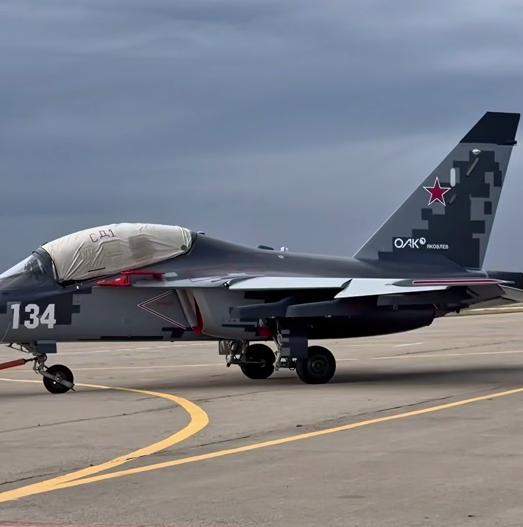 Встретились как-то в Жуковском потомки легендарных МиГ-9 и Як-15