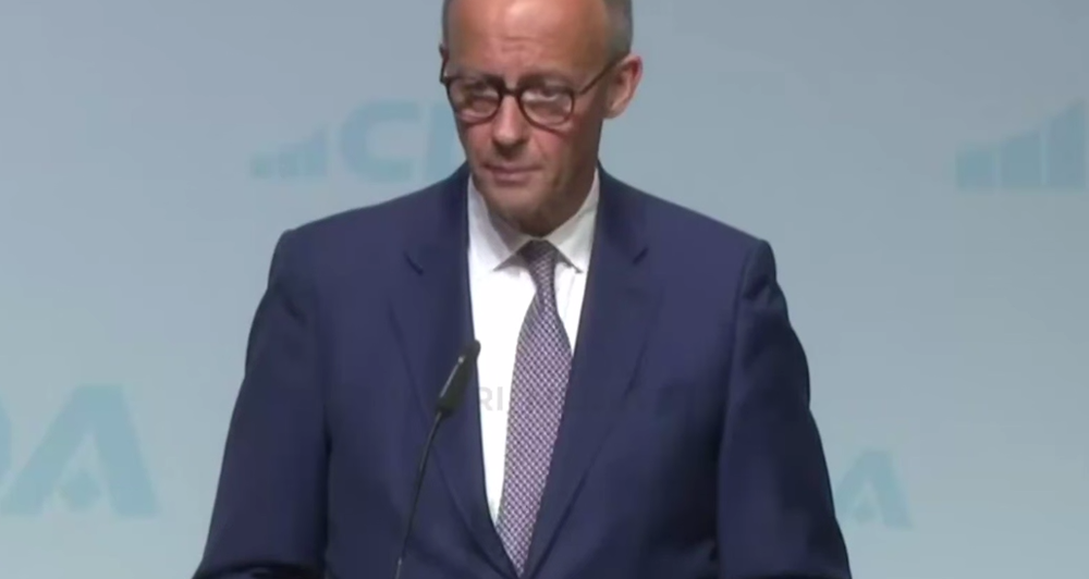 Мерц: экономика Германии страдает из‑за высоких налогов и бюрократии