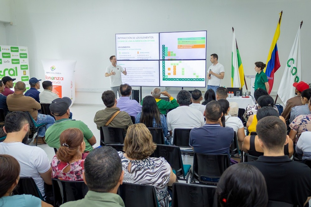 «Акрон» и Coocentral обучили 300 фермерских хозяйств Колумбии современным технологиям