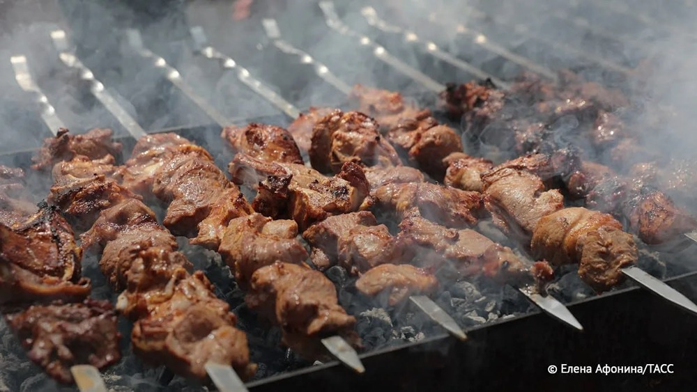 При употреблении шашлыка следует отказаться от алкоголя