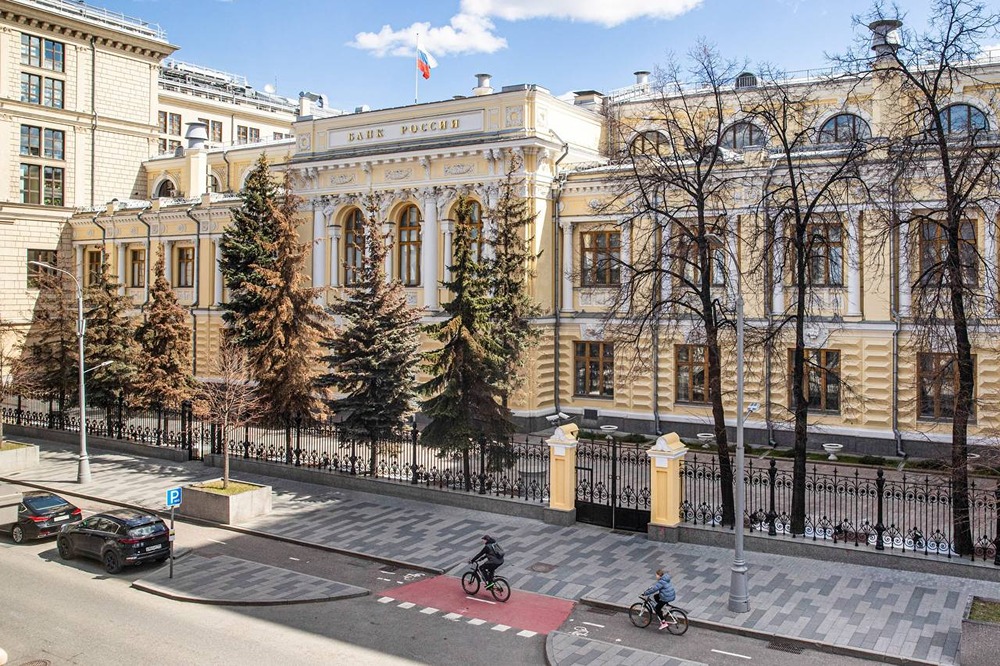 ЦБ снизил ставку, но ужесточил сигнал