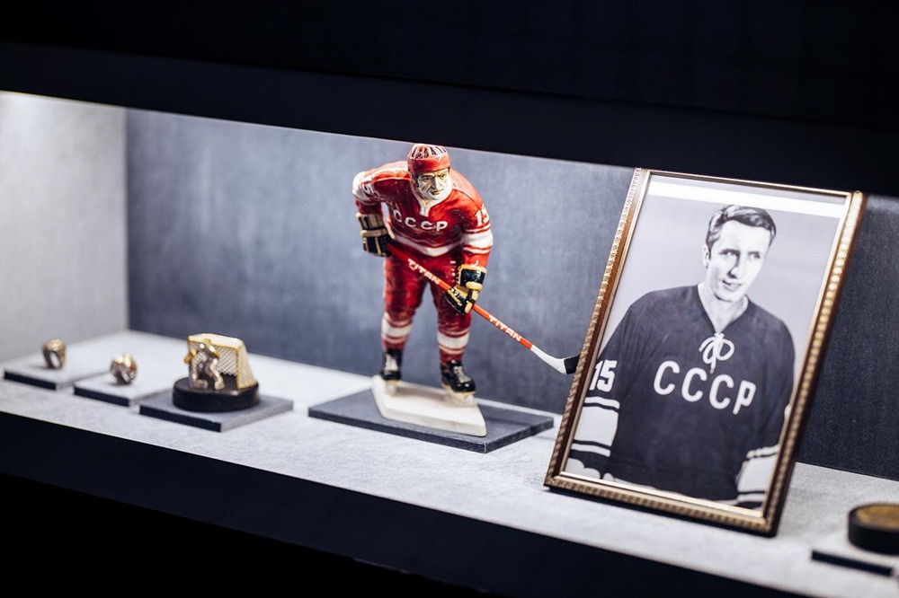 Вячеслав Фетисов открыл выставку «Олимпийская коллекция Потанина»