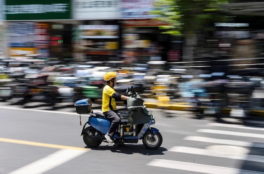 Китай официально утвердил трудовые правила для работников