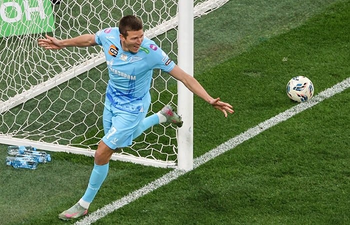 Футболисты петербургского «Зенита» со счетом 2:0 взяли верх над грозненским «Ахматом»