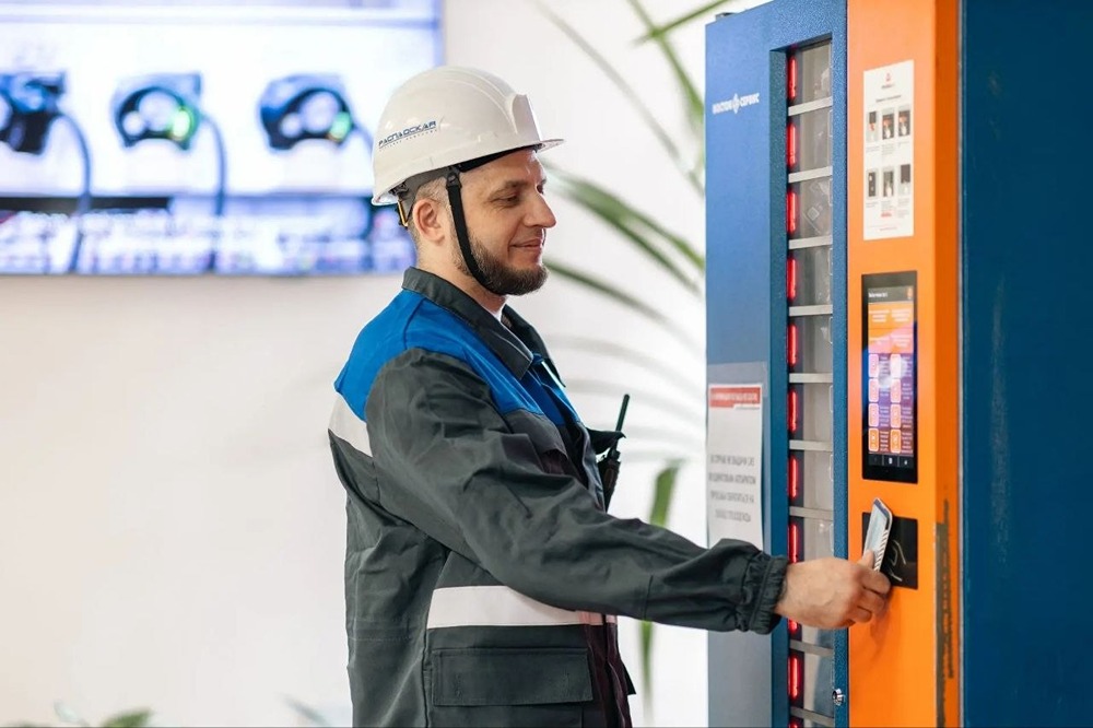 Вендинговые аппараты СИЗ запустили на фабриках «Абашевская» и «Кузнецкая»