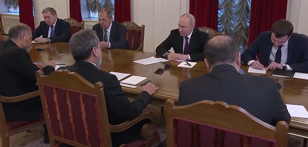 Путин попросил Арагчи передать пожелания благополучия и всего доброго верховному лидеру Ирана Хаменеи