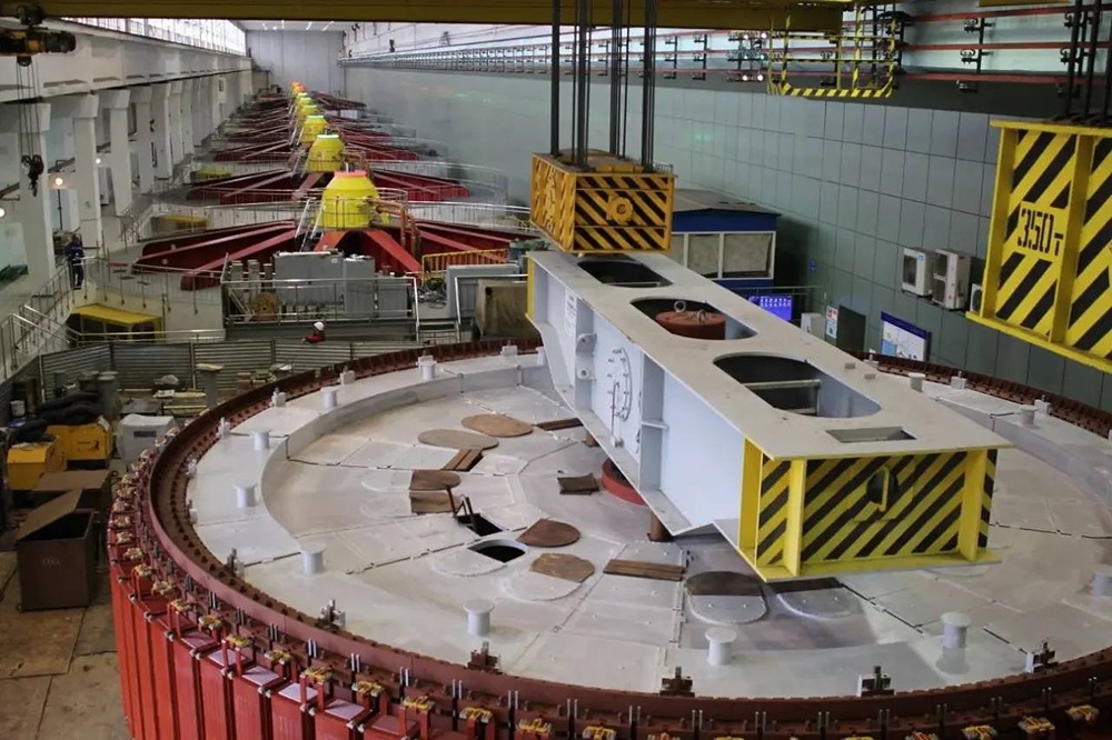 На Воткинской ГЭС установили новый ротор генератора