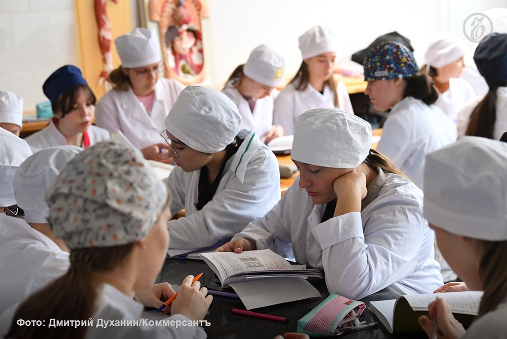 Госдума просит Мурашко закрепить оплату работы врачей‑наставников