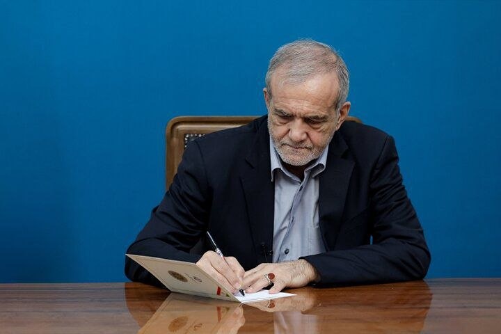 Президент Ирана поблагодарил ЮАР за поддержку и поздравил с праздником