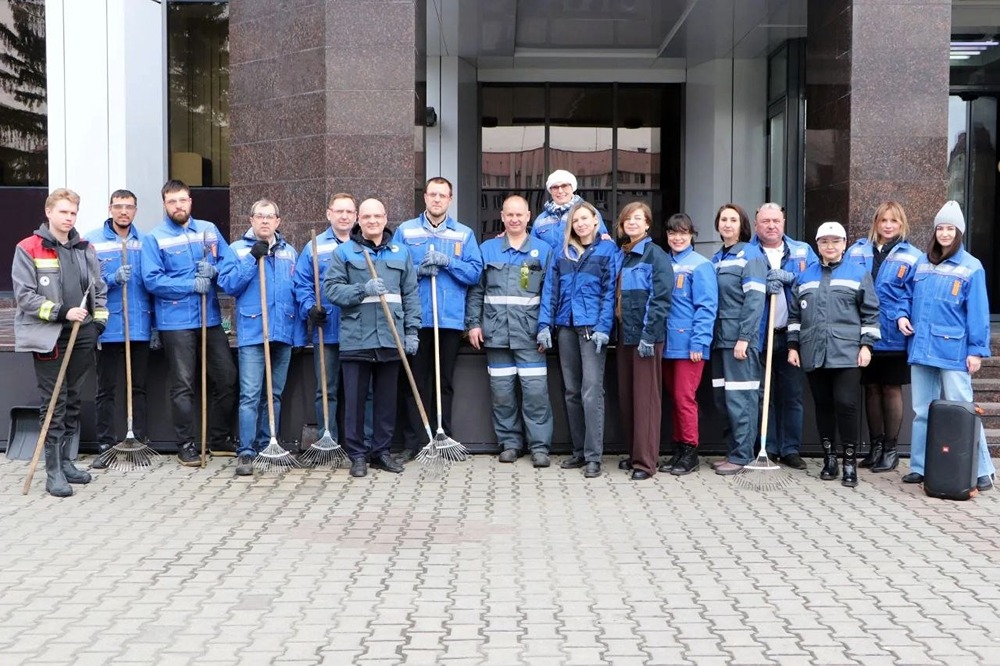 Сотрудники «Распадской» присоединились к общегородскому субботнику в Междуреченске