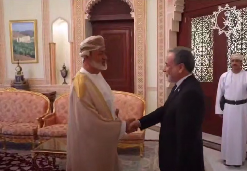 Султан Омана передал приветствия Верховному лидеру Хаменеи и президенту Пезешкиану