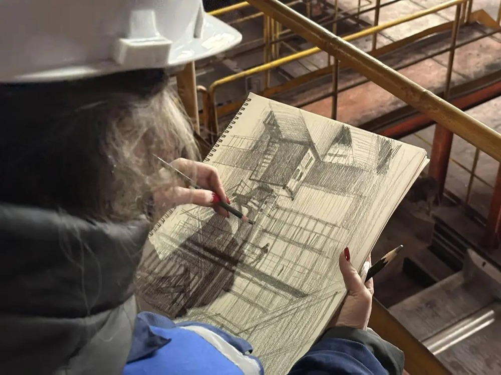 Пленэр на ЧМК: уральские художники рисуют индустриальную эстетику